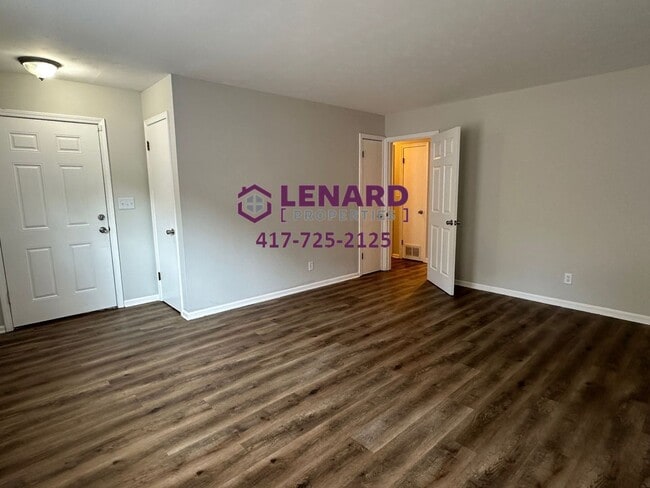 Building Photo - Spacious Home Ready For Move In!