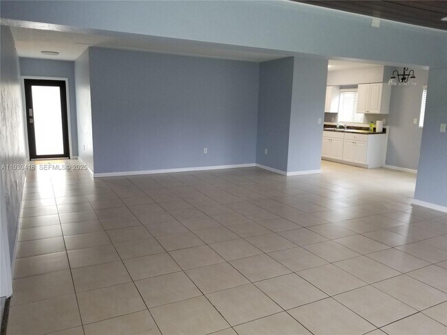 Building Photo - 949 NW 10th St