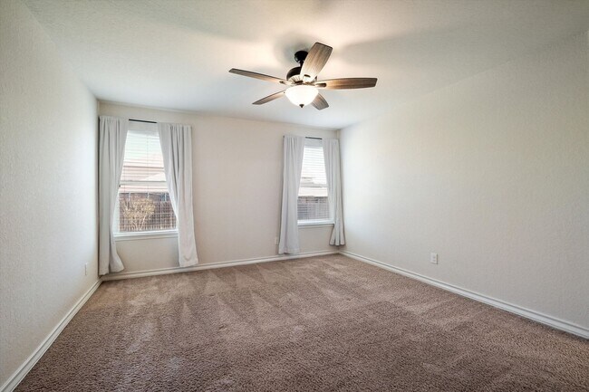 Building Photo - Stylish Home with LVP Flooring, Granite Counters & Appliances Included