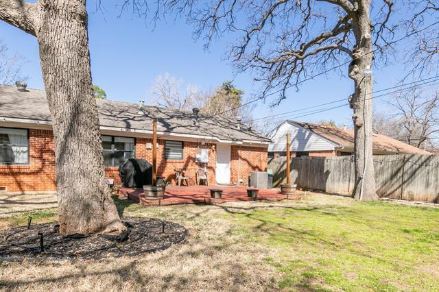 Building Photo - 1803 Oak Tree Ln