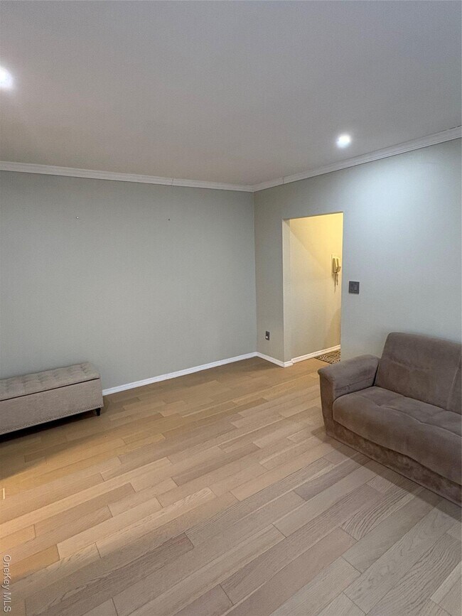 Building Photo - 305 Sixth Ave