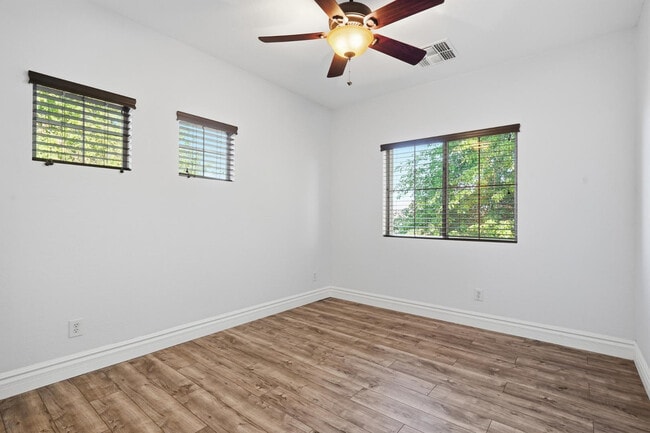 Building Photo - 16809 W Magnolia St