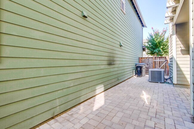 Building Photo - 309 Rayos Del Sol Dr