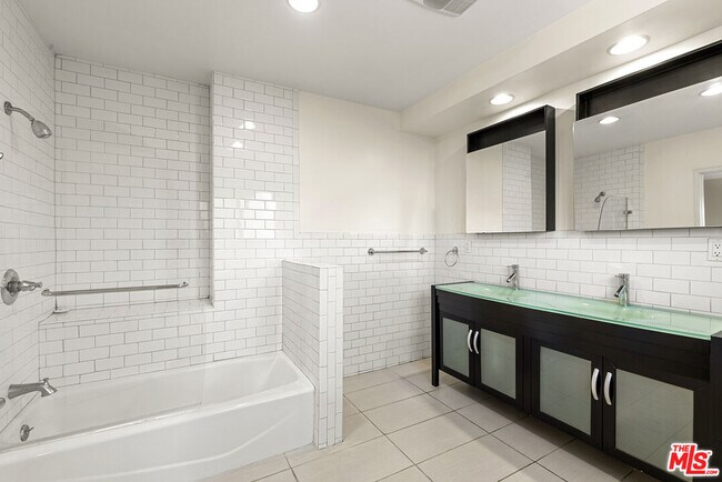 Building Photo - 3540 Berry Dr