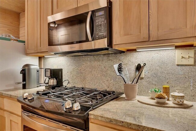 Building Photo - 2538 Parkside Dr NE