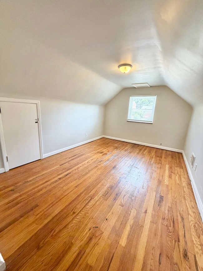 Building Photo - Nice 3 Bed/1 Bath Brick House for Rent in Mount Healthy.
