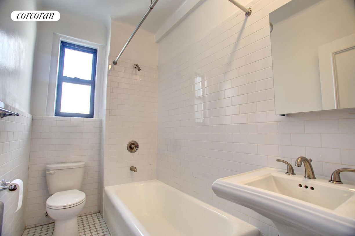 Building Photo - 315 W 102nd St