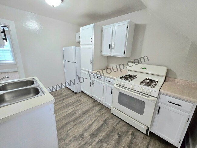 Building Photo - 1827 53rd St
