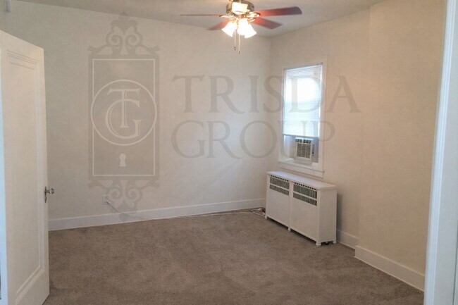 Building Photo - Avail Avail Aug 1st: A GEM in Dormont!  Spacious 3BR Twin Home, Parking, Charm, Walkability, Outd...