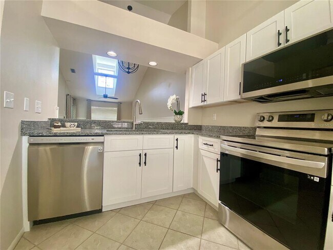 Building Photo - 106 Sun Isle Cir