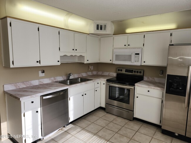 Building Photo - 3309 Donzi Way W