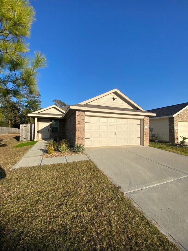 Building Photo - 1411 Las Cuevas Dr