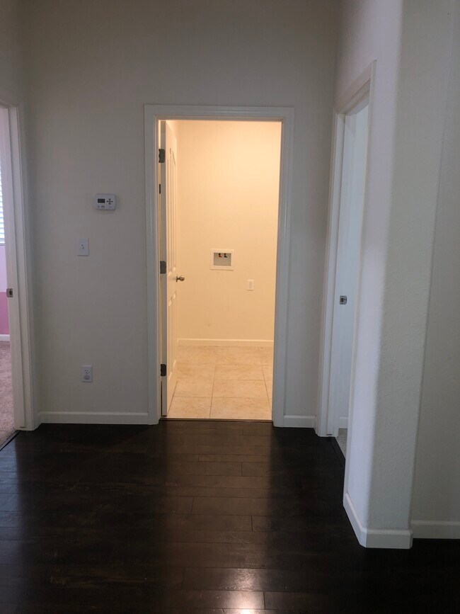 Building Photo - 2535 W Sady Ct