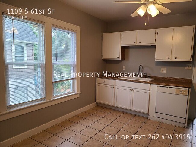 Building Photo - 1109 S 61st St