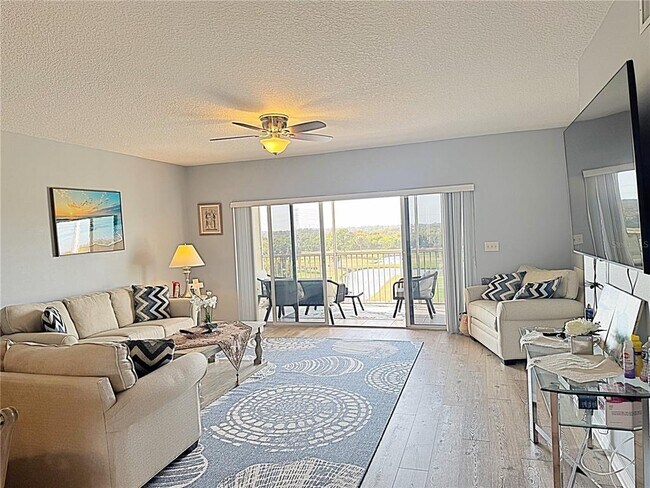 Building Photo - 1200 Country Club Dr