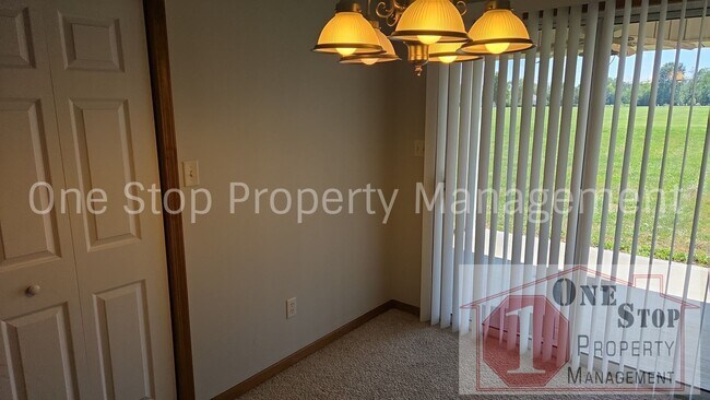 Building Photo - 1105 NW Willow Dr