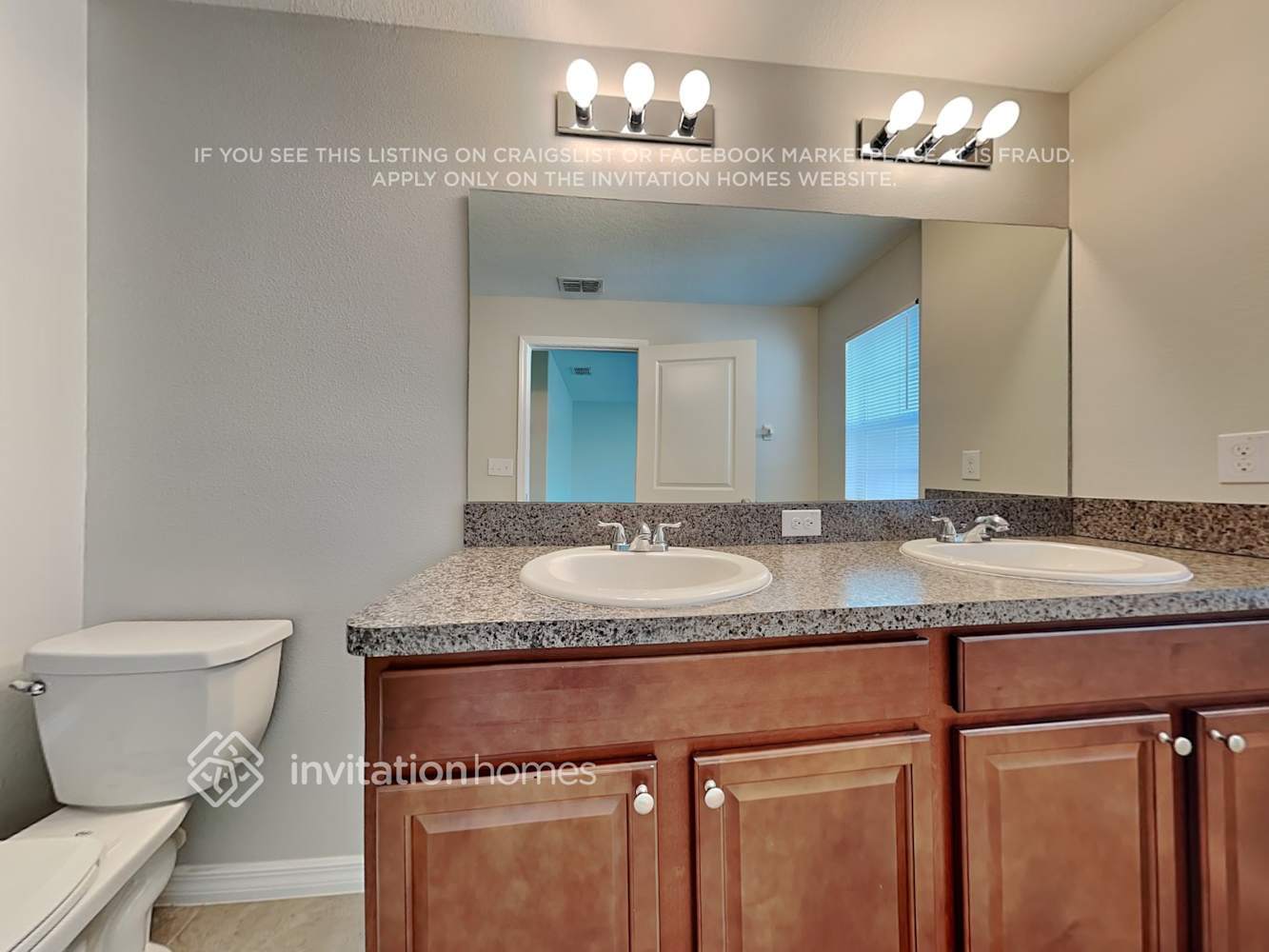 Building Photo - 10654 Lake Montauk Dr