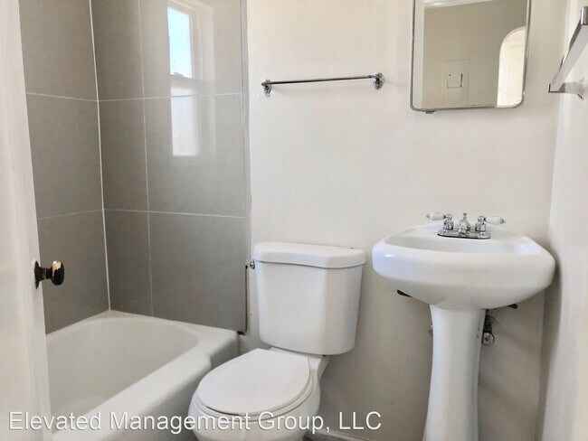 Building Photo - 507-511 Adams St NE