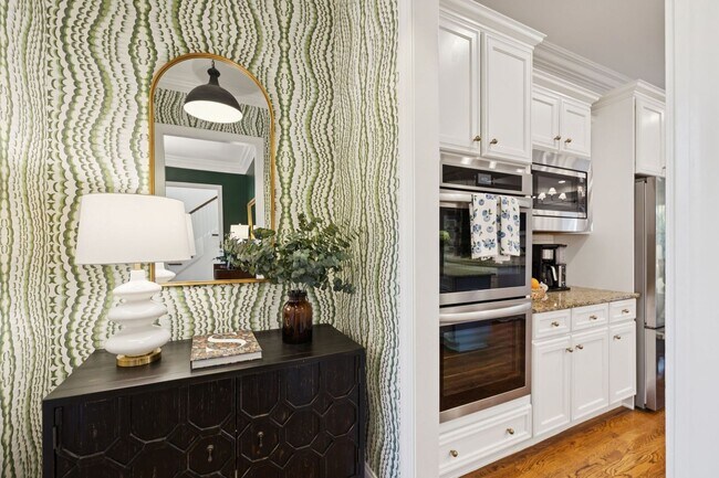 Building Photo - Luxury Executive Rental in Highlands of La...