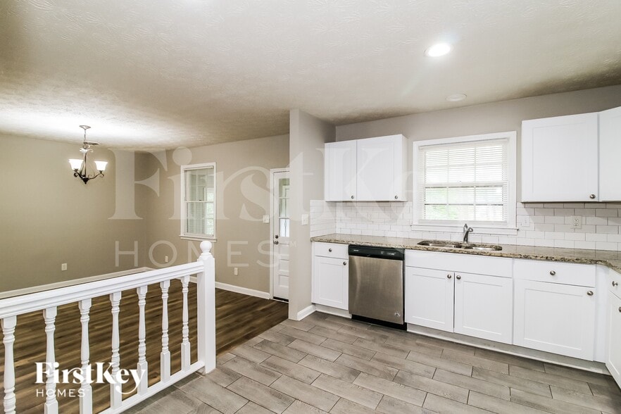 Building Photo - 165 Fireside Way