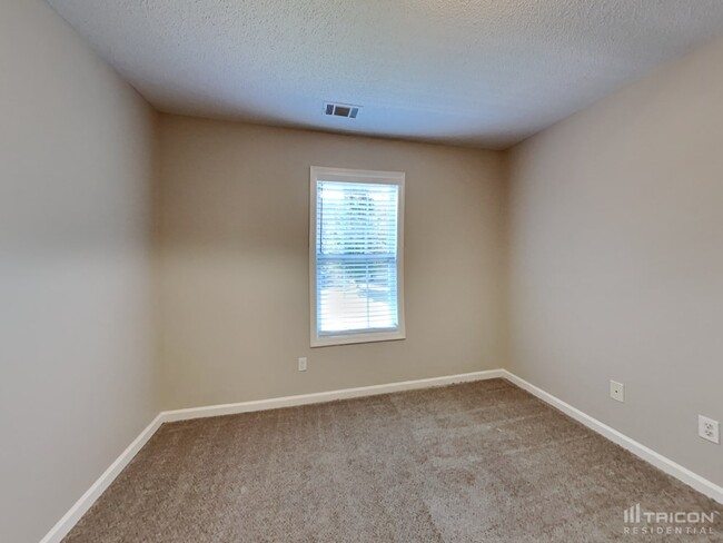 Building Photo - 225 Mels Way