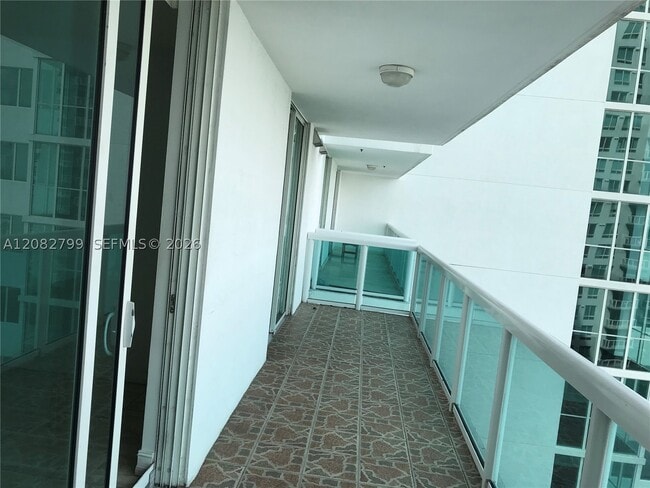 Building Photo - 1800 N Bayshore Dr