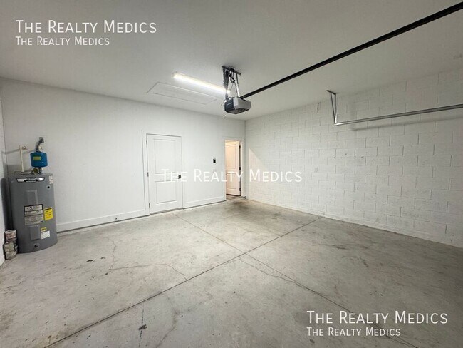 Building Photo - 310 Drum Ct