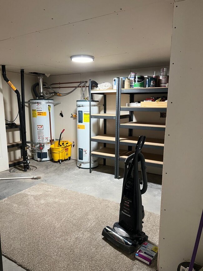 Building Photo - **$100 OFF FIRST MONTHS RENT IF A LEASE IS...