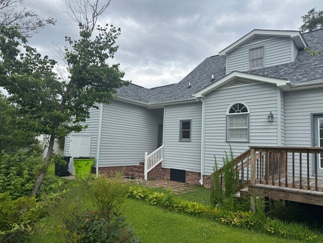 Building Photo - Beautiful home near downtown New Bern