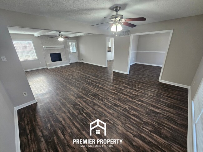 Building Photo - Newly Renovated 5BR Home with 2,334 Sq Ft, Fireplace & Fenced Yard in Memphis