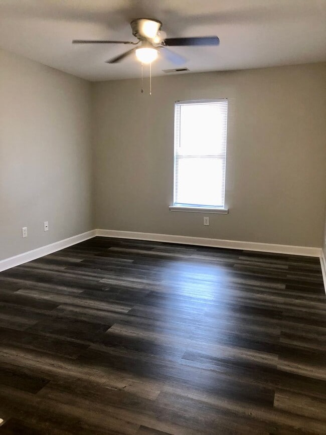 Building Photo - 2017 Grandhaven Dr