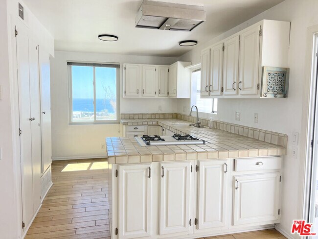 Building Photo - 6232 Tapia Dr