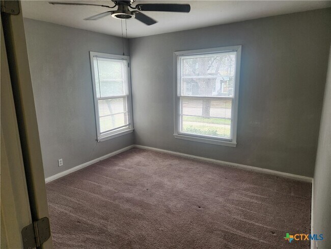 Building Photo - 1615 S 15th St