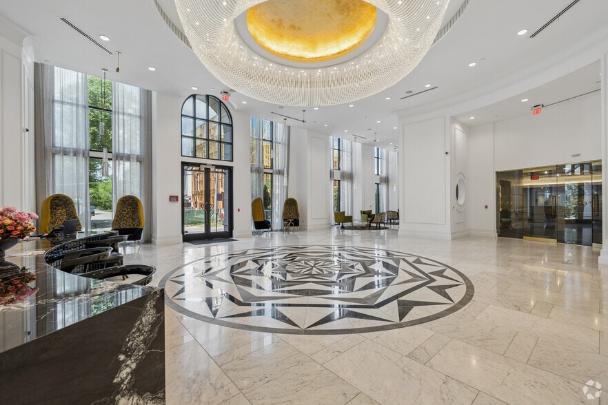Lobby Photo - The Heron Museum District