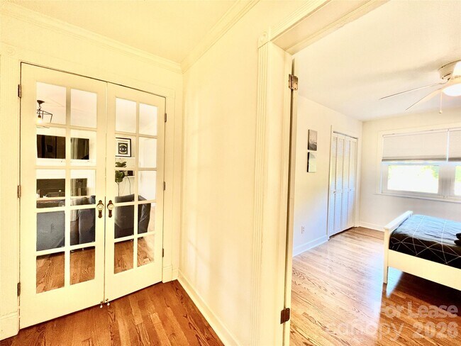 Building Photo - 2931 Belmeade Dr