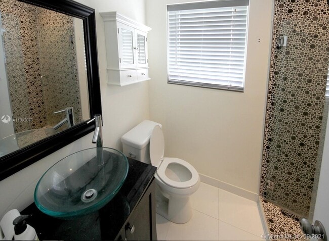 Building Photo - 8951 Harding Ave