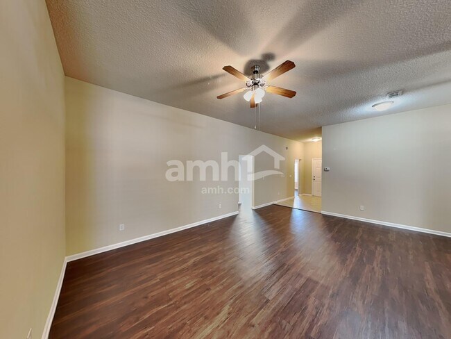 Building Photo - 12333 Anarania Dr