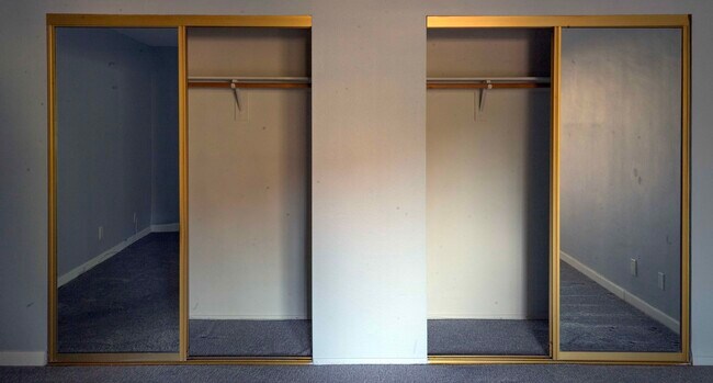 Building Photo - 2017 Normandy Ct