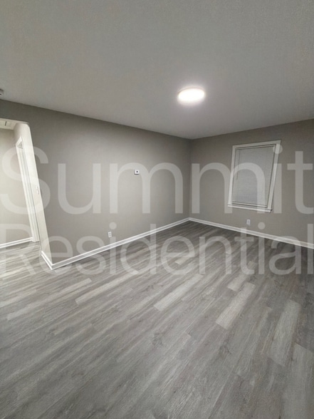 Building Photo - 3031 Linwood Ave