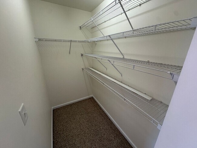 Building Photo - Spacious South Durham Townhouse!