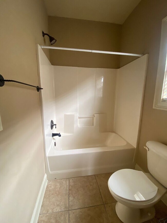 Building Photo - Runningvine Lane Townhome for July 2026!