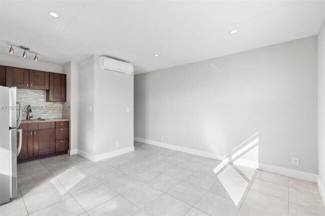 Building Photo - 4021 N Andrews Ave