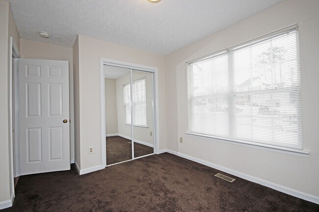 Building Photo - Charming Rancher in Fox Ridge Community