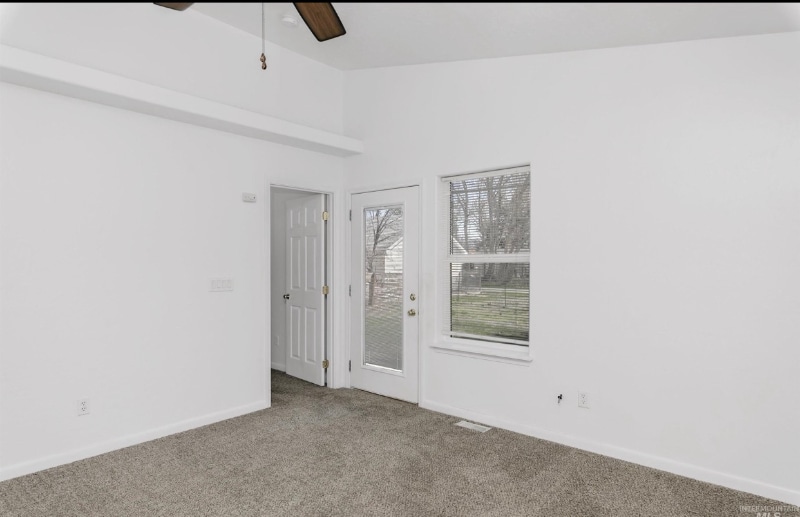 Building Photo - 570 N 8th E