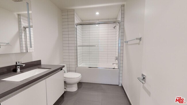 Building Photo - 938 Orange Grove Ave