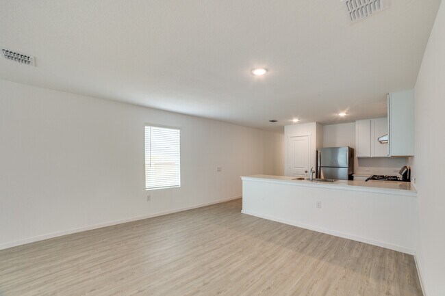 Building Photo - 10650 Vesta Curv