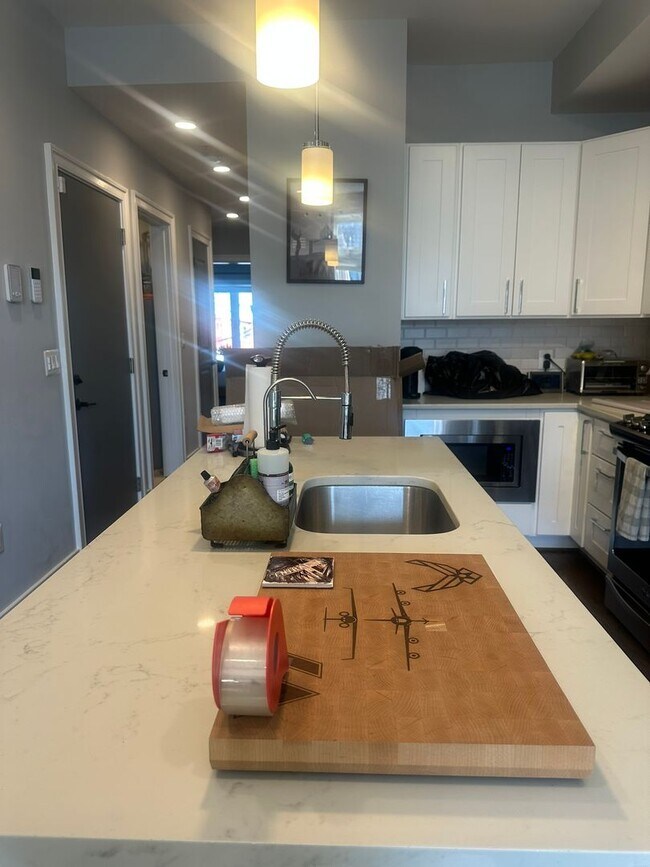 Building Photo - Modern Features Columbia Heights Neighborhood 2 Bedroom 2 Bath Condo with Balcony Pet Friendly