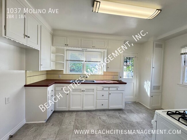 Building Photo - 1037 Molino Ave