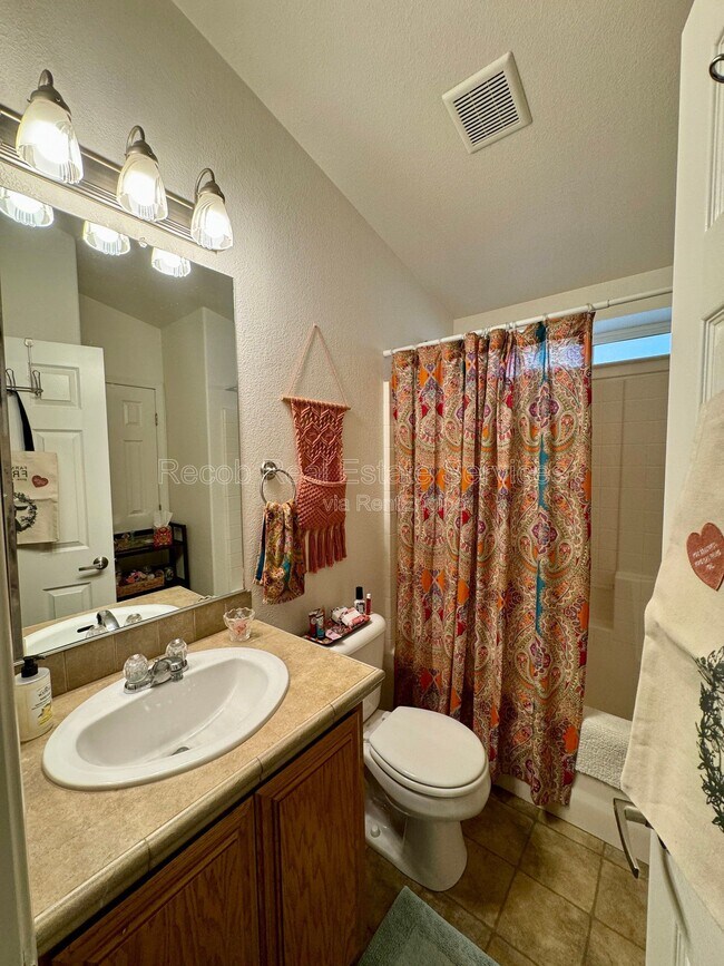 Building Photo - 580 Silverbrook Dr