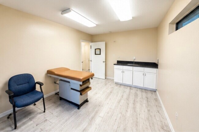 Building Photo - 11111 Jones Rd W
